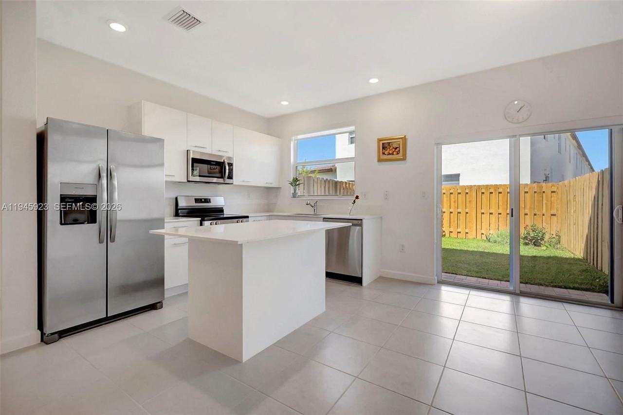 2455 Nw 119th St #2455 - Photo 2 of 38