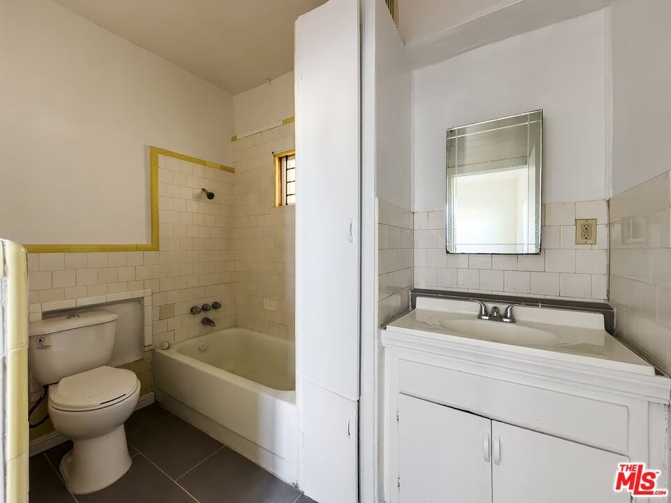 3309 S Main St #3309-8 - Photo 6 of 9