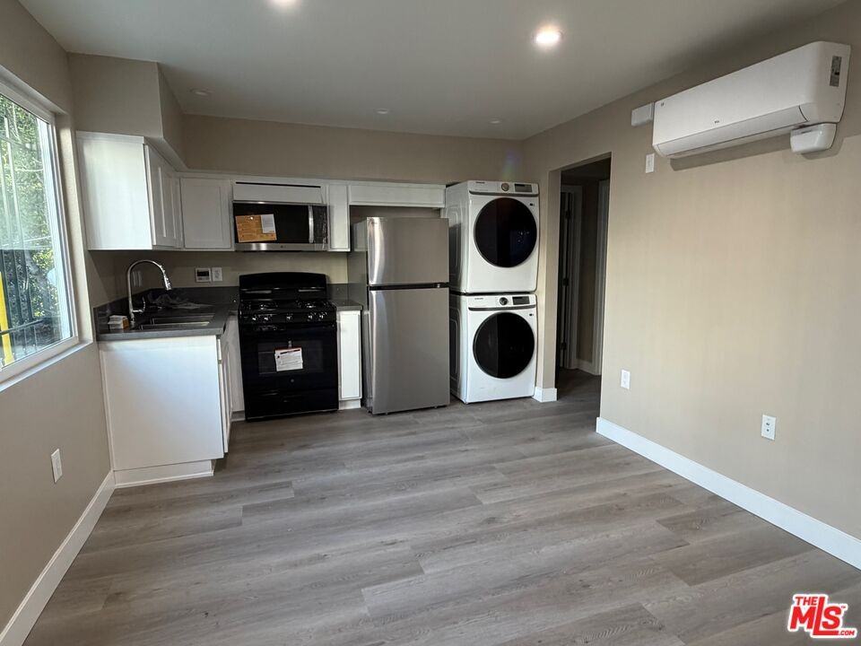 3568 S Budlong Ave #3568-6 - Photo 2 of 7