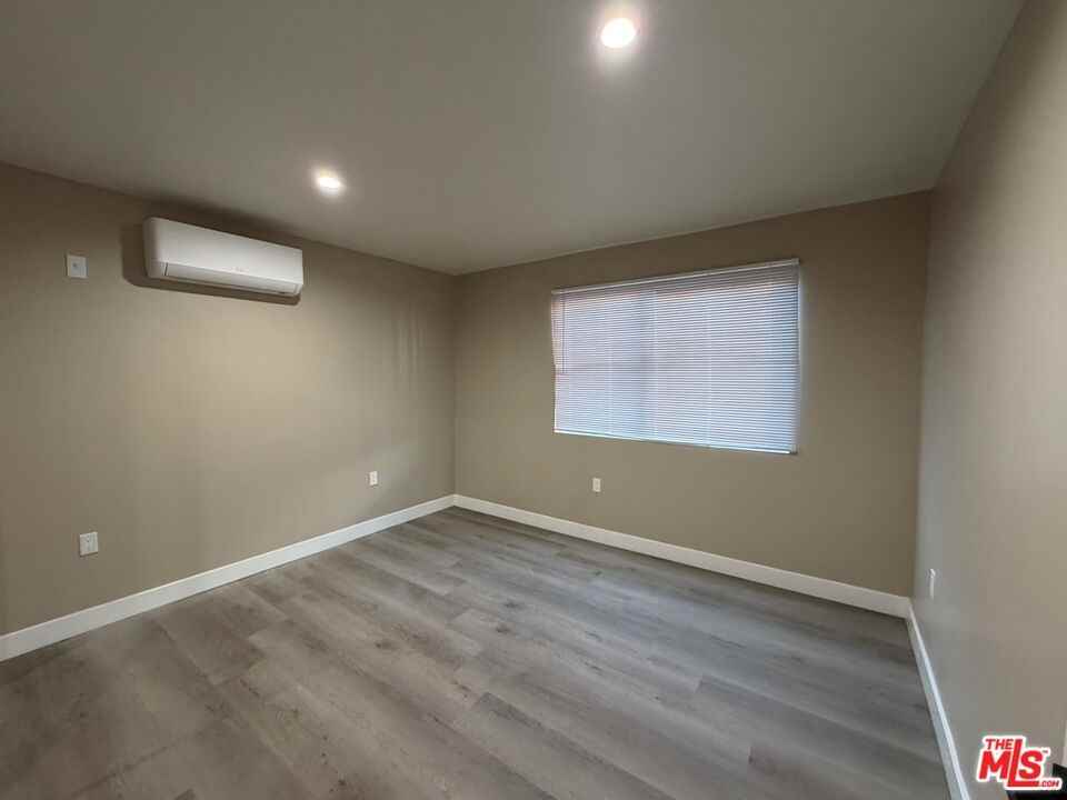 3568 S Budlong Ave #3568-6 - Photo 3 of 7