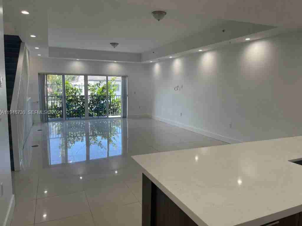 Parkside Ln #1813-4 - Photo 3 of 11