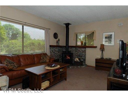 1517 Morris Ave S - Photo 3 of 17