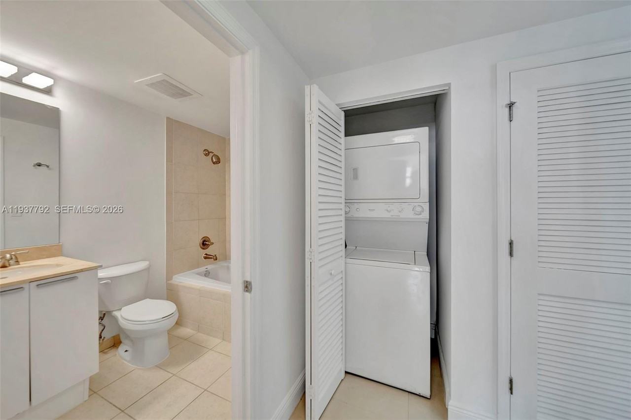 140 S Dixie Hwy #140-602 - Photo 5 of 23