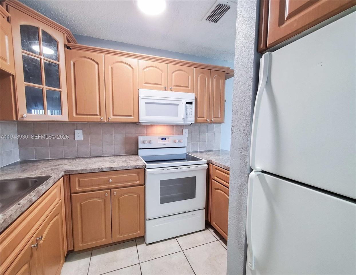 1519 W 42nd Pl #1519-17 - Photo 3 of 22