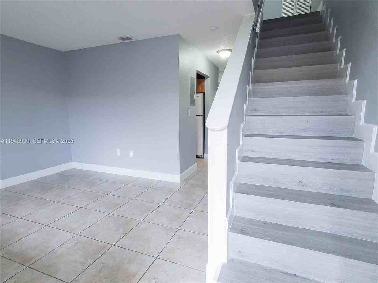 1519 W 42nd Pl #1519-17 - Photo 5 of 22