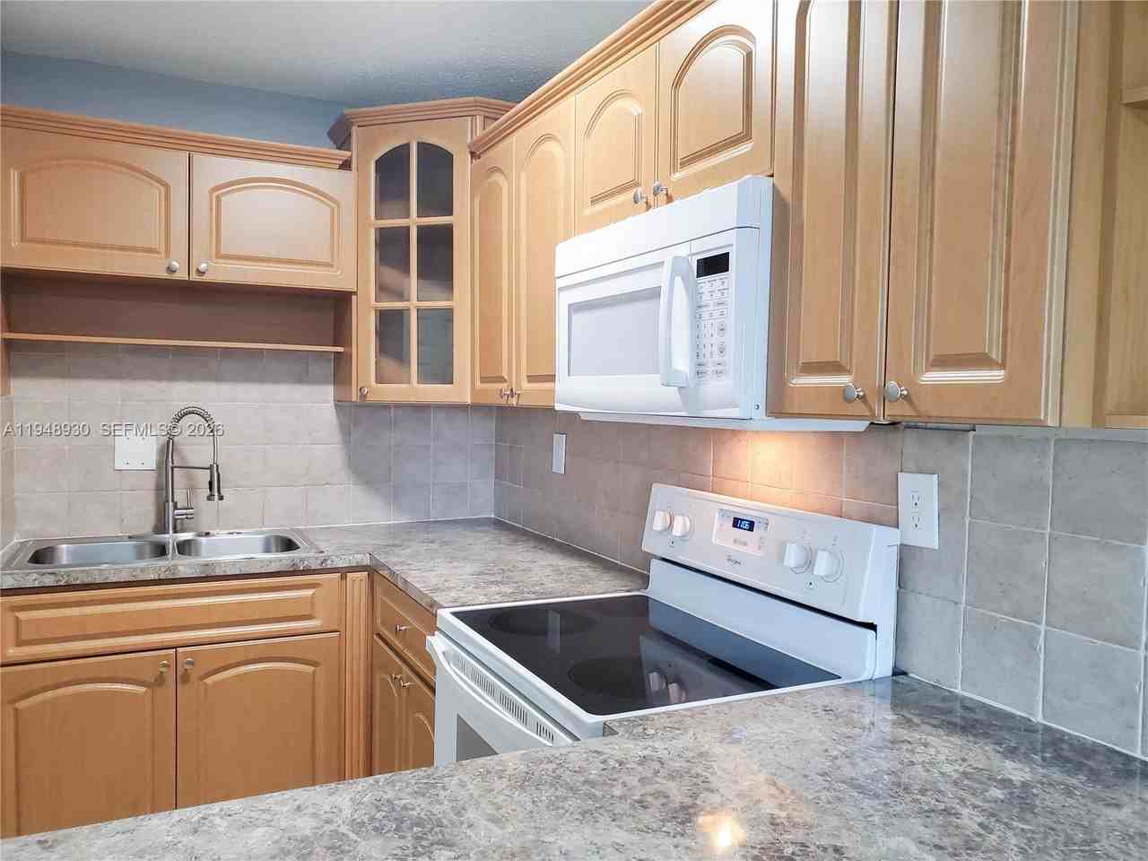 1519 W 42nd Pl #1519-17 - Photo 7 of 22