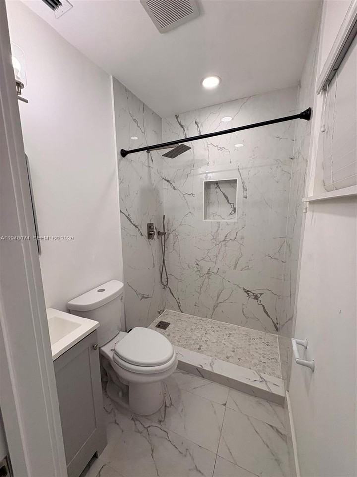 675 Ne 159th St #675 - Photo 3 of 9