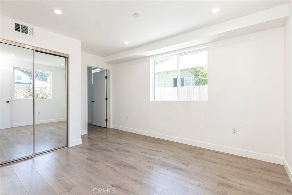 1845 1/2 W 20th St #1845 - Photo 3 of 33