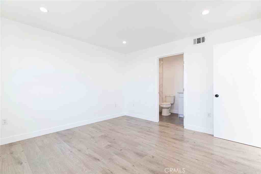 1845 1/2 W 20th St #1845 - Photo 4 of 33