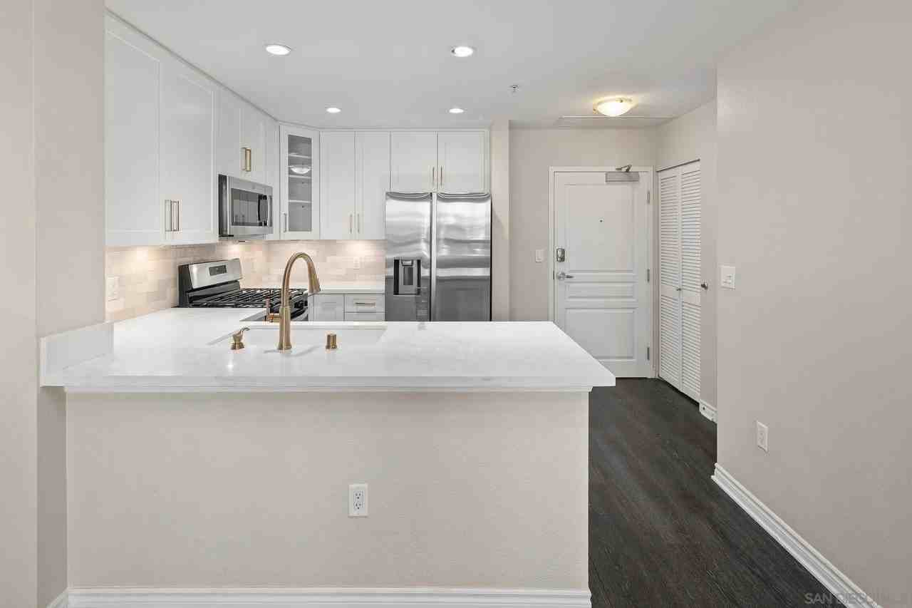 300 W Beech St #300-505 - Photo 4 of 44