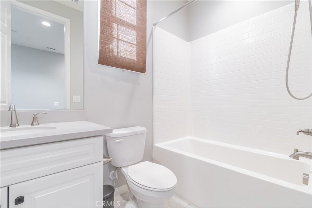 15981 Almond Ave #15981 - Photo 4 of 20