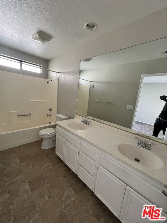 661 Woodcrest Dr #661B - Photo 4 of 10