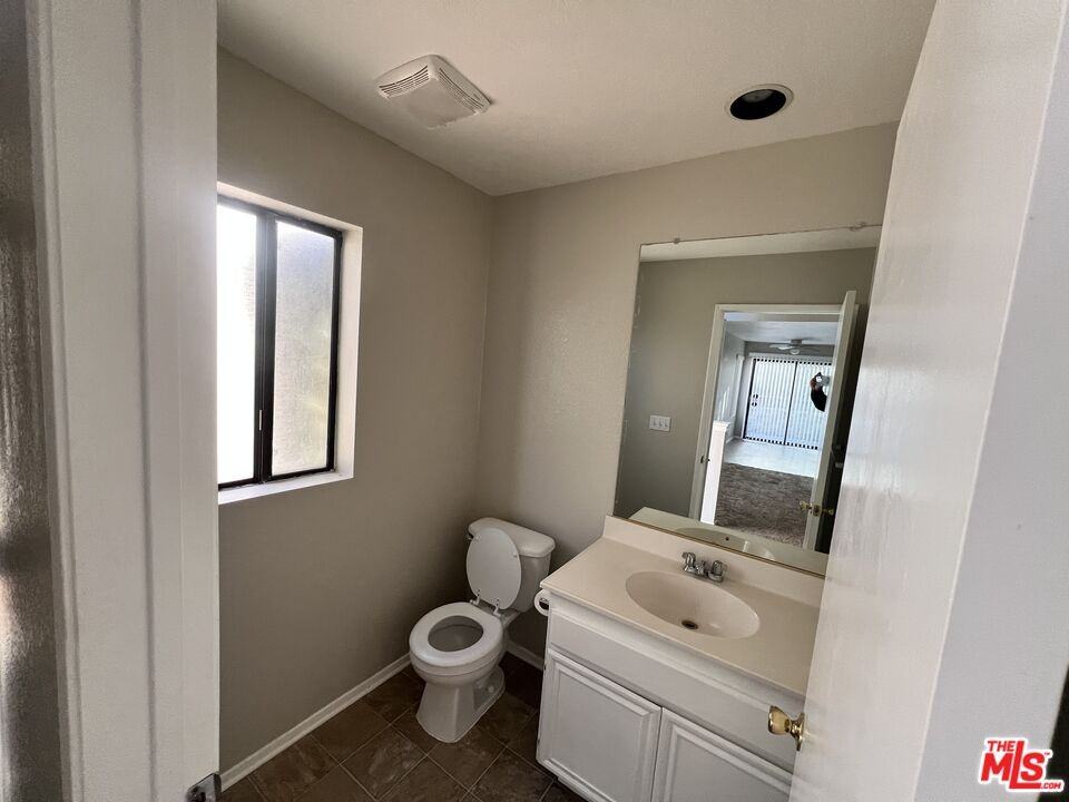 661 Woodcrest Dr #661B - Photo 5 of 10