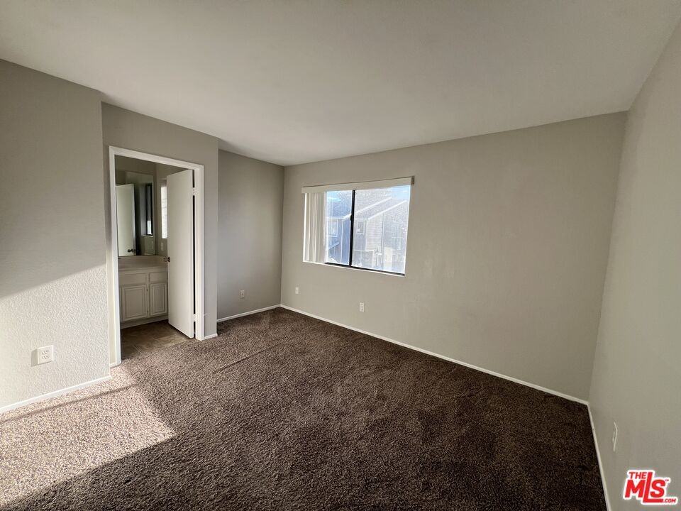 661 Woodcrest Dr #661B - Photo 6 of 10