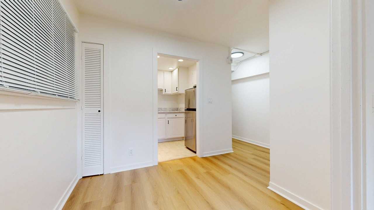 1053 Bush St #B - Photo 5 of 15