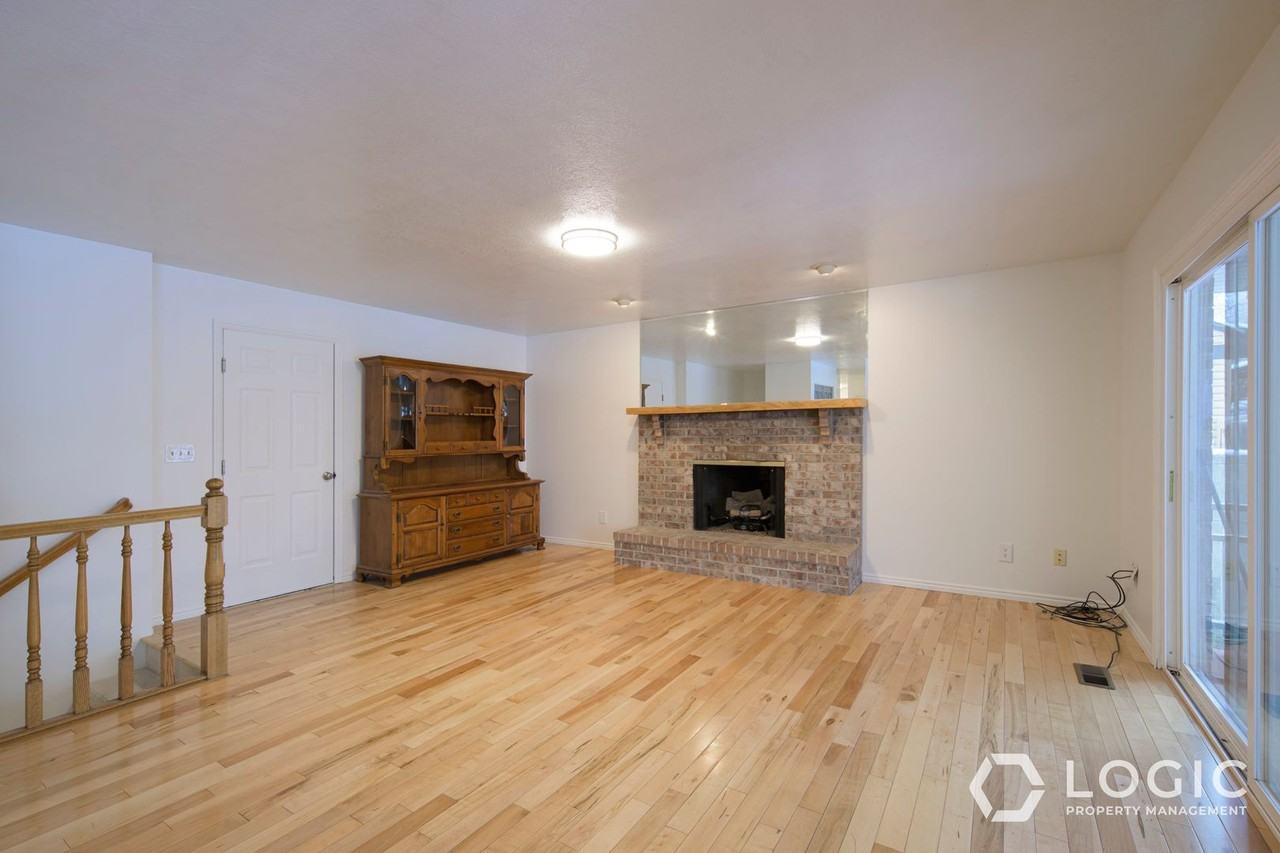 146 S Coleman St - Photo 7 of 35