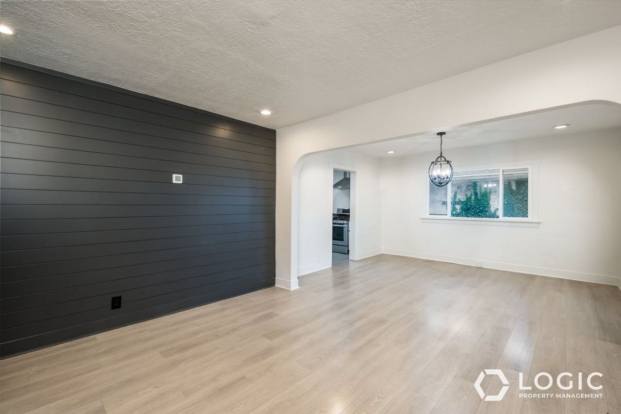 2347 S Green St - Photo 6 of 21