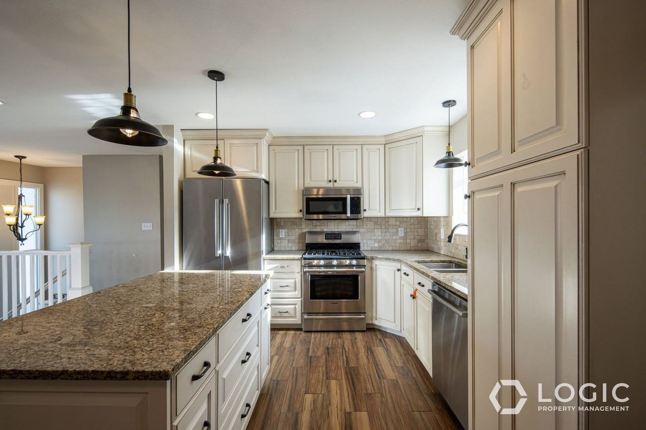 1666 E Paulista Way - Photo 4 of 19