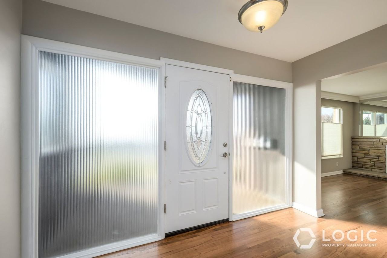 195 E Roundtoft Dr - Photo 3 of 20