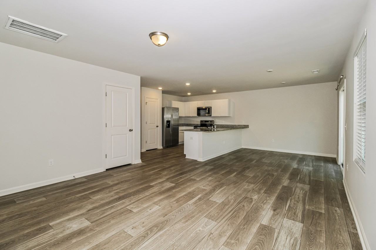 668 Savanac St Se - Photo 2 of 33