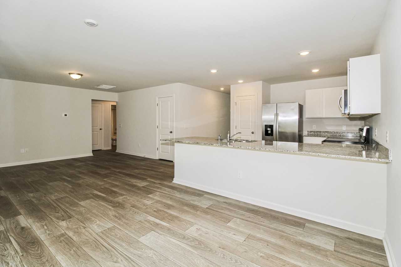 668 Savanac St Se - Photo 5 of 33