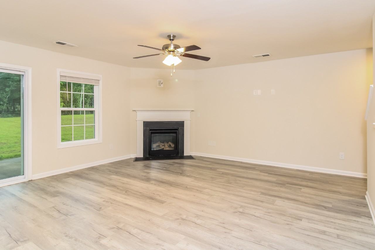 120 Woodcote Dr - Photo 3 of 33