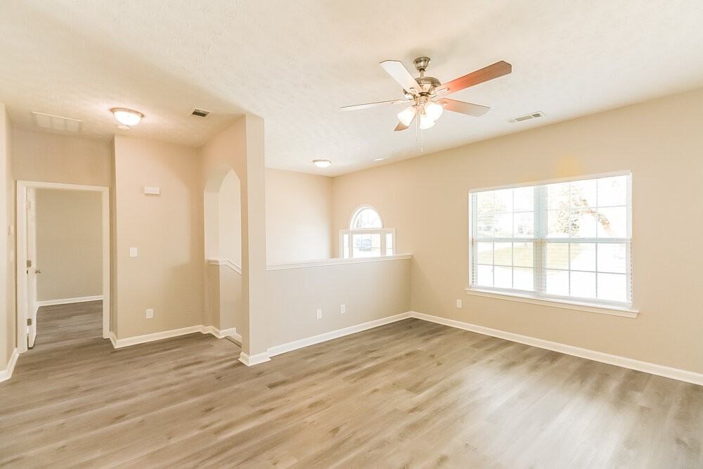 7430 Royale Ln - Photo 6 of 17