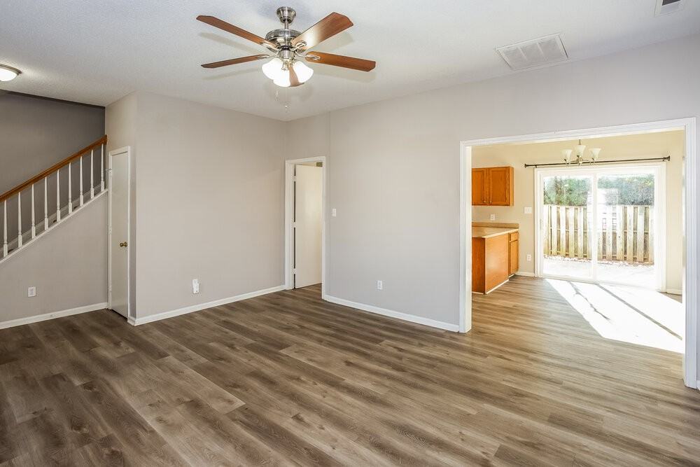 10433 Battle Ct - Photo 7 of 17