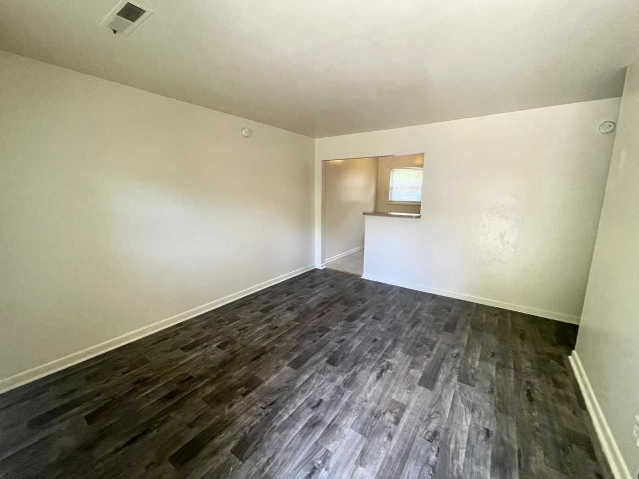 2706 Crestline Dr - Photo 2 of 6