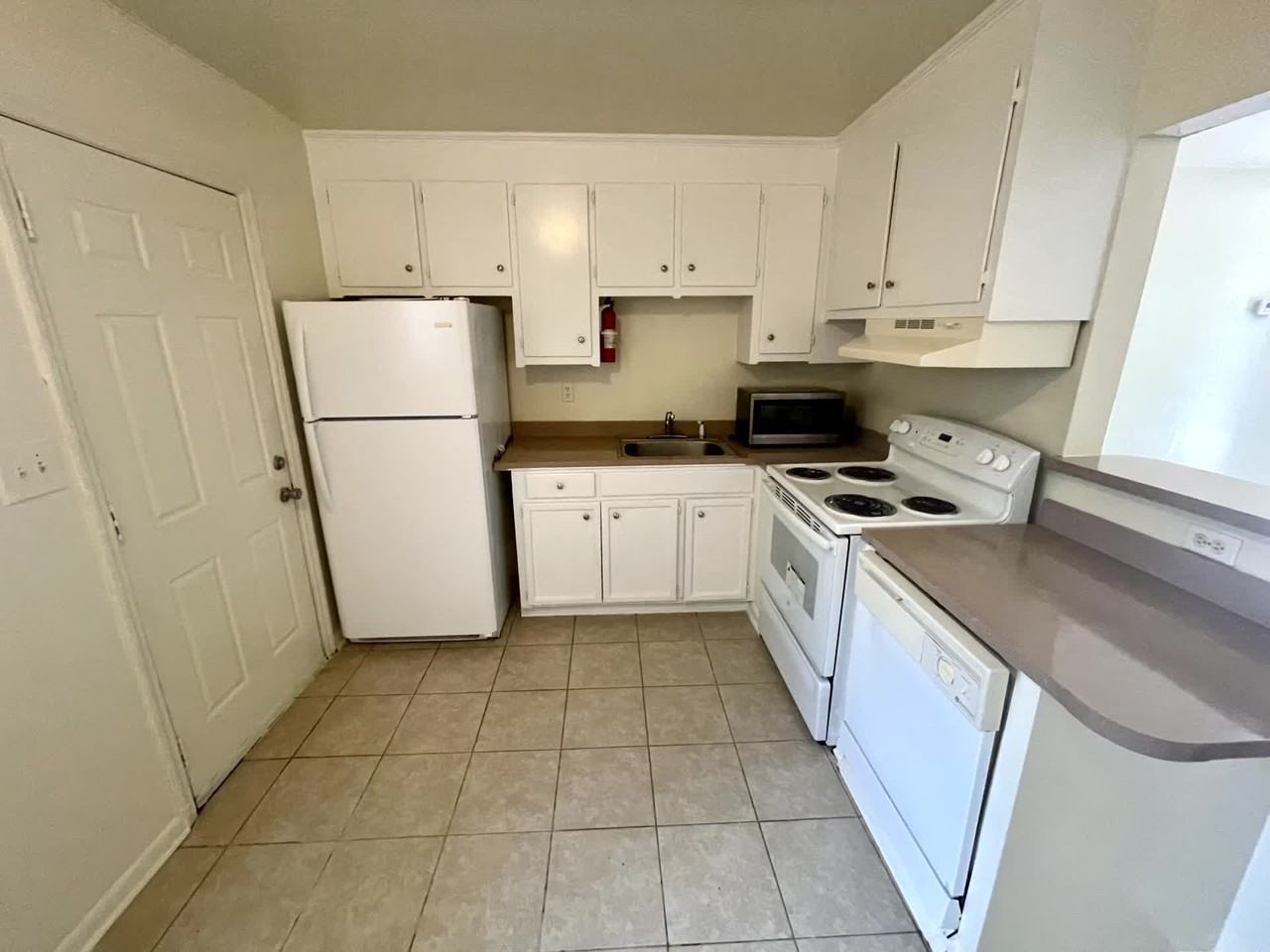 2706 Crestline Dr - Photo 4 of 6