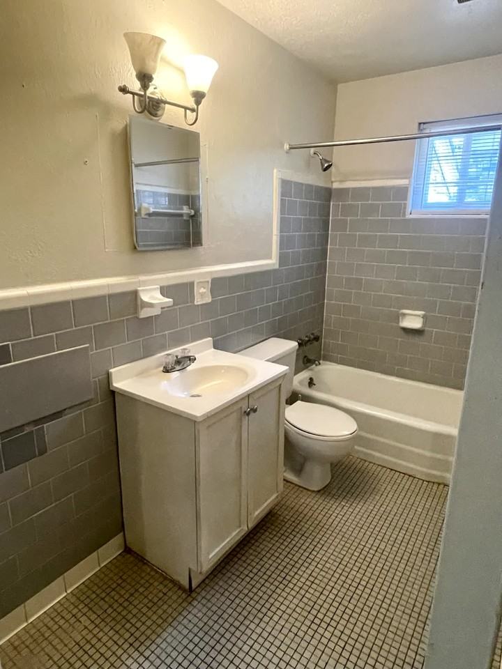 2706 Crestline Dr - Photo 5 of 6