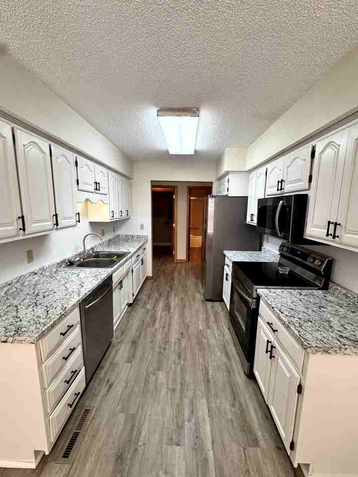 1013 Ohio St #B - Photo 4 of 10