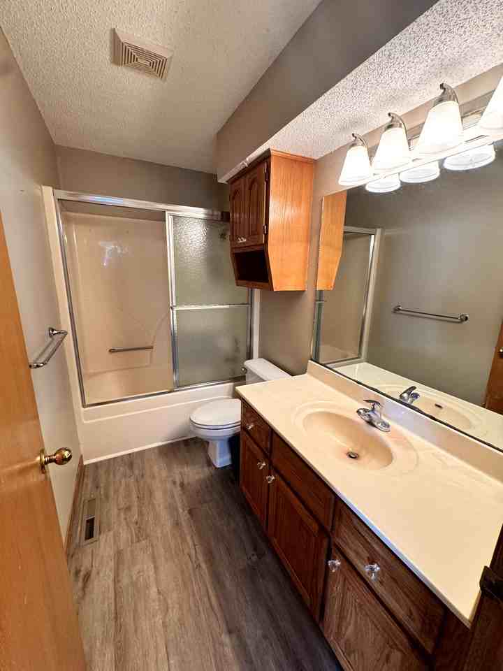 1013 Ohio St #B - Photo 5 of 10