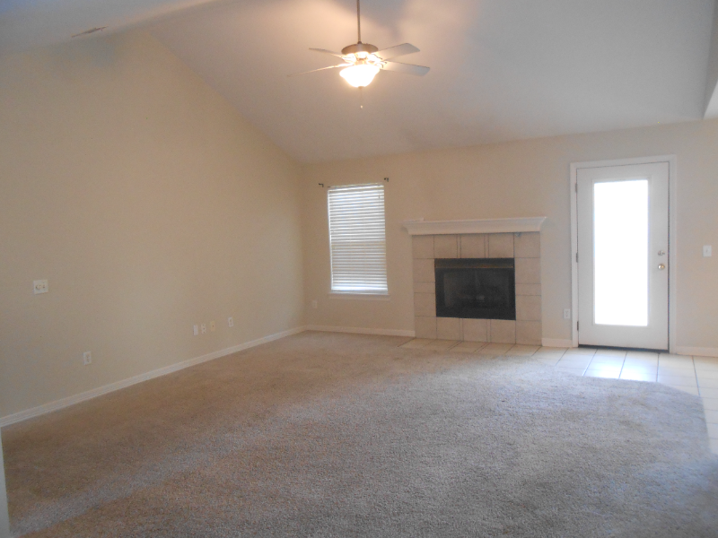 156 Rob St - Photo 3 of 9