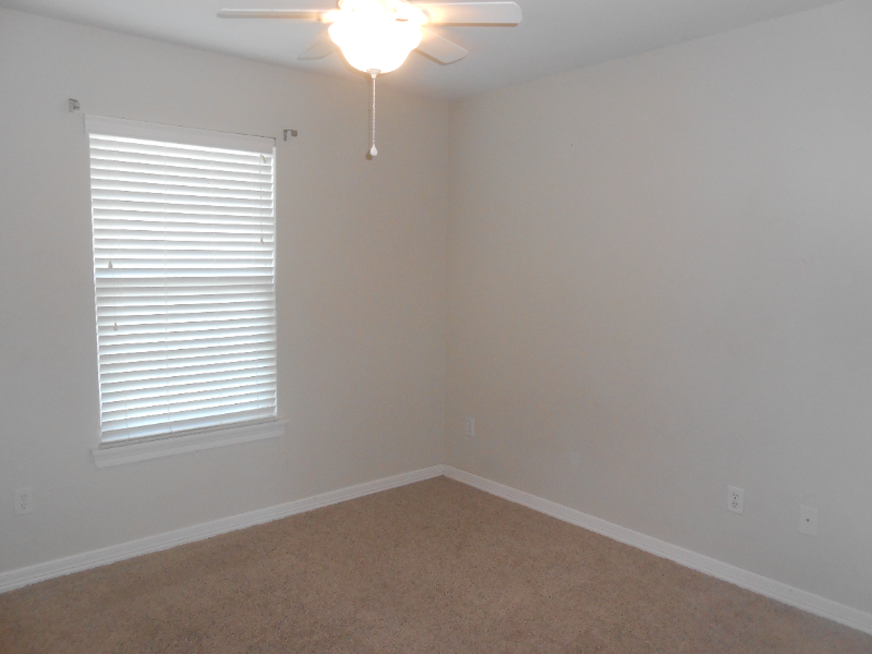 156 Rob St - Photo 6 of 9