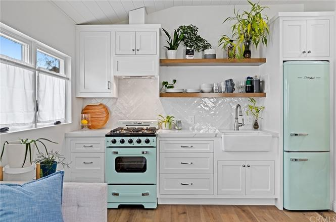 489 Jasmine St - Photo 3 of 6