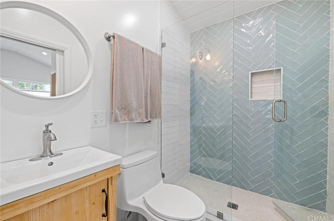 489 Jasmine St - Photo 5 of 6