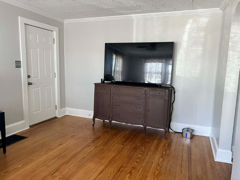 215 Willow Ave - Photo 3 of 17