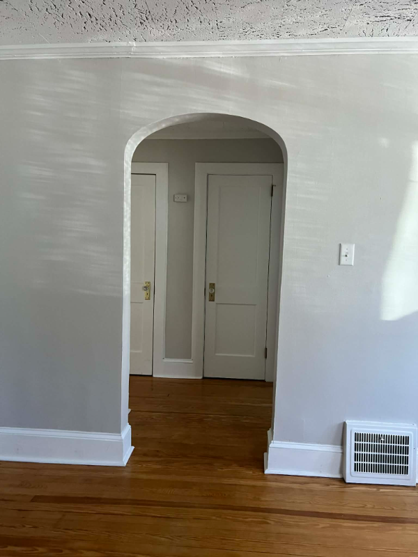 215 Willow Ave - Photo 4 of 17