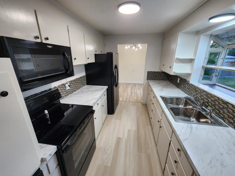 950 Se 6th Ave - Photo 3 of 13