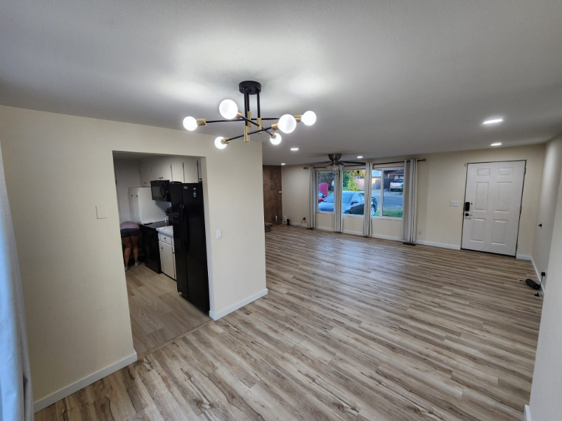 950 Se 6th Ave - Photo 5 of 13