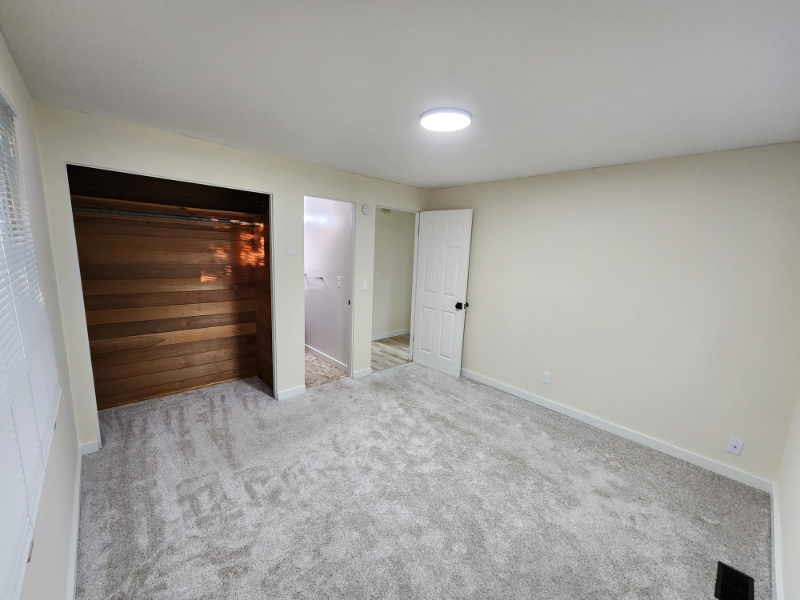 950 Se 6th Ave - Photo 7 of 13