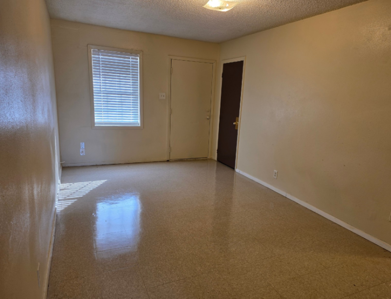 17 Woodbury Dr - Photo 3 of 6
