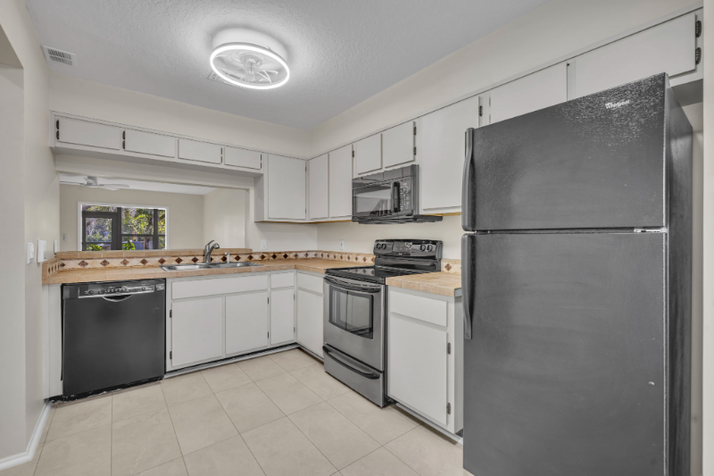 195 Sandlewood Trl - Photo 5 of 18