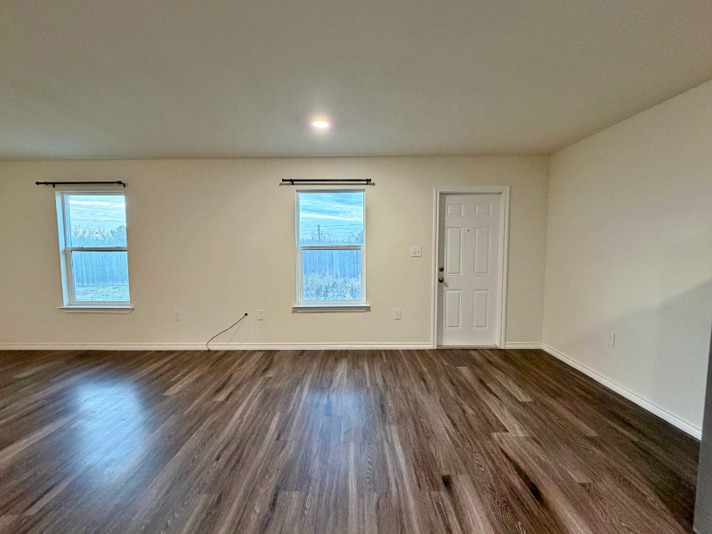 7026 Phoenix Dr - Photo 4 of 16