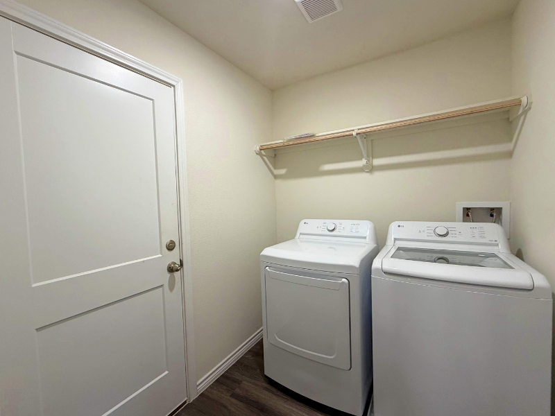 7026 Phoenix Dr - Photo 5 of 16