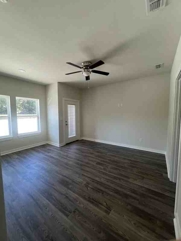 2602 Seaton St #3 - Photo 5 of 25