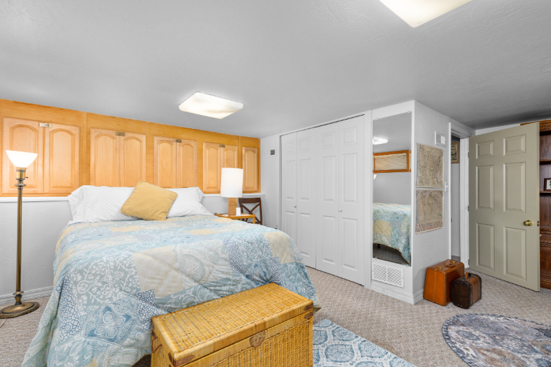 1204 Avenue E #B - Photo 2 of 8