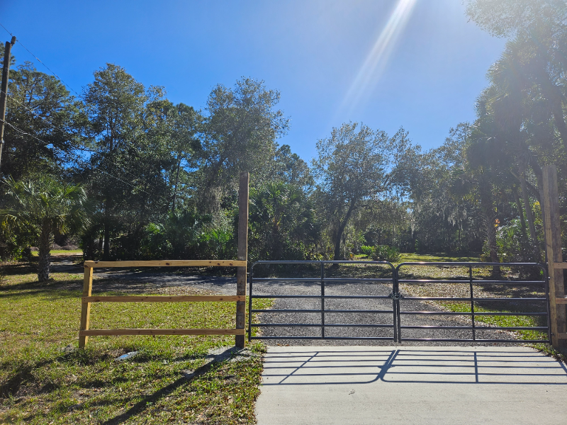 785 Canaveral Groves Blvd - Photo 7 of 9