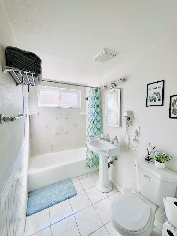 927 N Garden St #1 - Photo 3 of 7